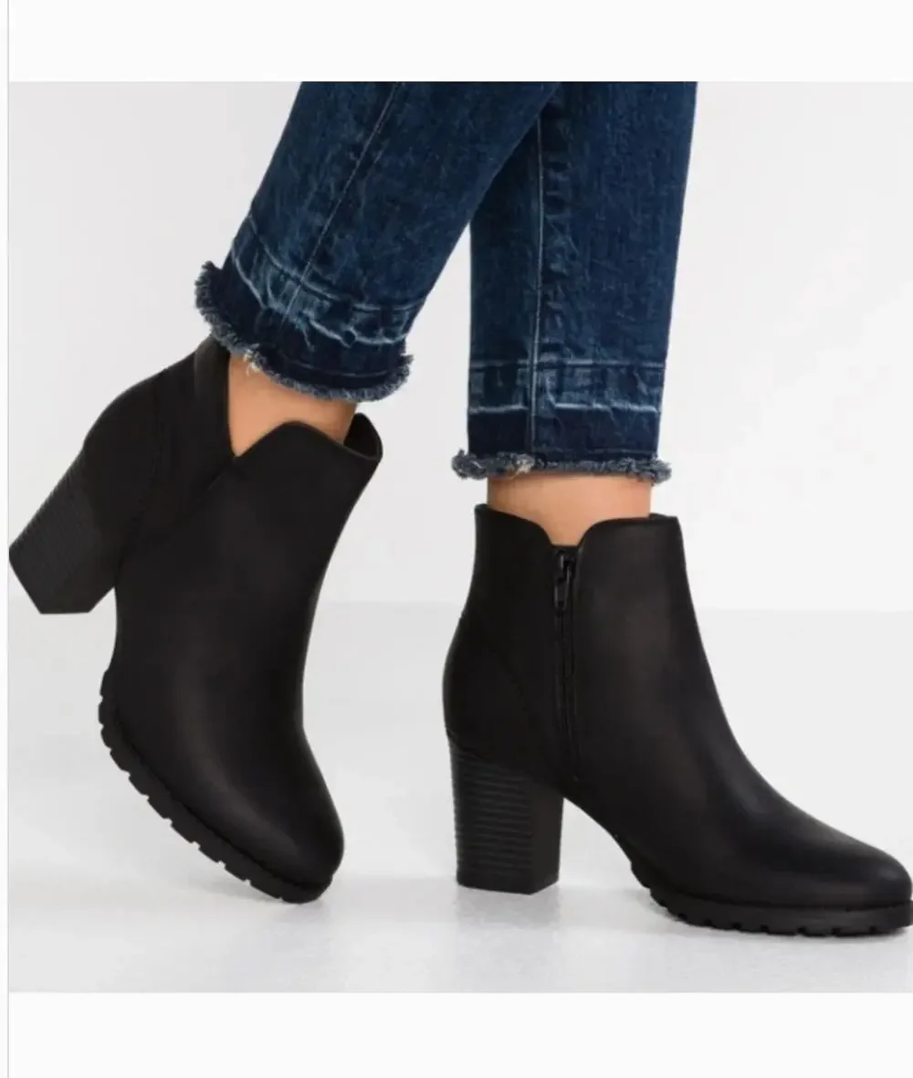 Clarks Verona Trish Leather Boots 8.5 Black NWT Ankle Booties Heel Comfort